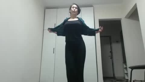 LinKissKiss online show from April 1, 2026, 7:09 am