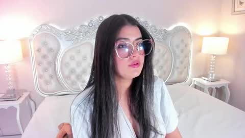 Linna online show from October 25, 2025, 4:20 am