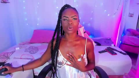 Snapshot of linsyadams chatting on December 13, 2024, 9:09 pm online show from December 13, 2024, 9:09 pm