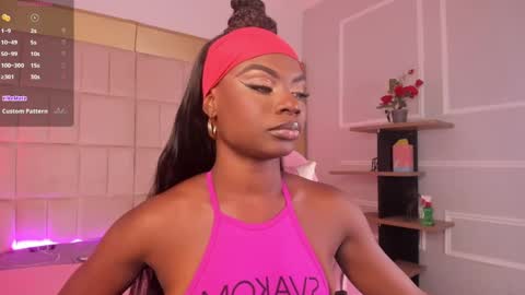 Snapshot of linsyadams chatting on February 15, 2025, 1:31 am online show from February 15, 2025, 1:31 am