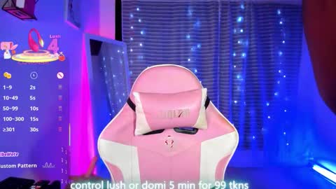 Snapshot of linsyadams chatting on October 14, 2025, 10:10 pm online show from October 14, 2025, 10:10 pm