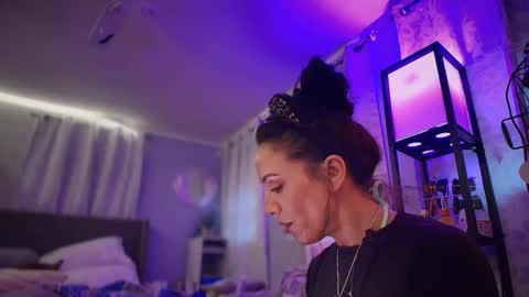 linuxgirlsudosu online show from March 5, 2025, 5:18 pm