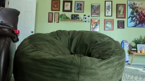 Linzy19 online show from November 13, 2025, 8:52 pm