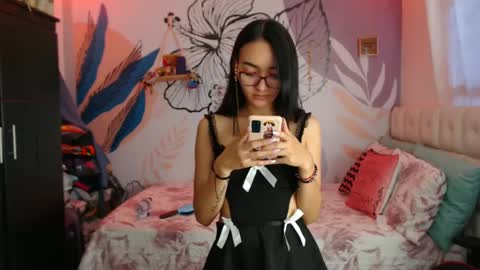 LinzyBaner online show from January 10, 2025, 10:46 pm