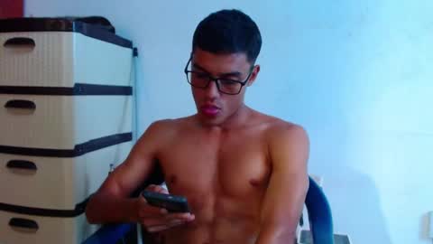 lion_grr online show from September 17, 2025, 8:43 pm