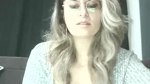 Snapshot of lionessmom chatting on October 13, 2025, 9:26 pm lionessmom online show from October 13, 2025, 9:26 pm