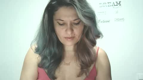 Snapshot of lionessmom chatting on November 4, 2025, 5:06 am lionessmom online show from November 4, 2025, 5:06 am