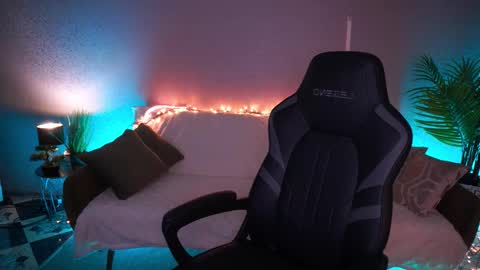 Lia online show from March 12, 2026, 7:25 am