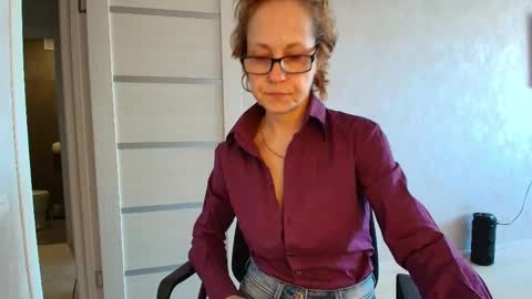 Snapshot of lioraweiss chatting on May 5, 2026, 7:16 am Liora Weiss online show from May 5, 2026, 7:16 am