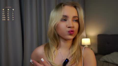 Snapshot of lipswithsmileonthem chatting on February 8, 2025, 1:11 am Amelia online show from February 8, 2025, 1:11 am