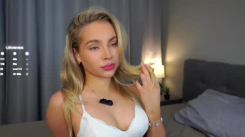 Snapshot of lipswithsmileonthem chatting on March 9, 2025, 1:14 am Amelia online show from March 9, 2025, 1:14 am