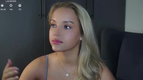 Snapshot of lipswithsmileonthem chatting on September 9, 2025, 1:05 am Amelia online show from September 9, 2025, 1:05 am