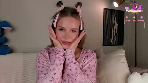 Snapshot of lipswithsweetonthem chatting on September 15, 2025, 1:05 am Lina online show from September 15, 2025, 1:05 am