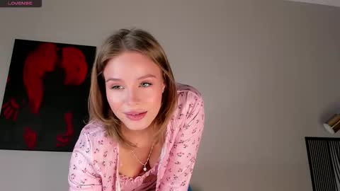 Snapshot of lipswithsweetonthem chatting on September 18, 2025, 1:18 am Lina online show from September 18, 2025, 1:18 am