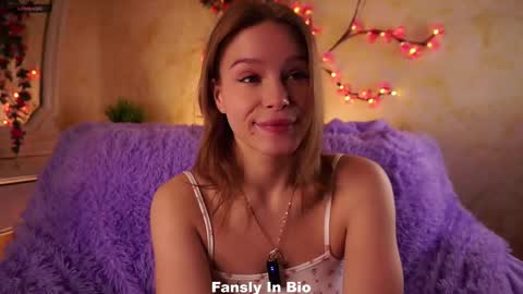 Lina online show from December 1, 2025, 1:43 am