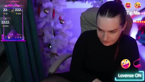 lisa_elfy online show from December 15, 2025, 2:43 pm