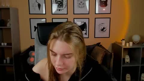 Lisa online show from October 27, 2025, 2:26 am