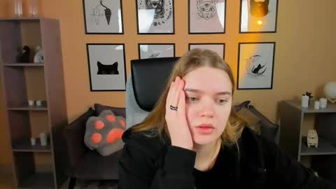 Lisa online show from November 3, 2025, 2:02 am