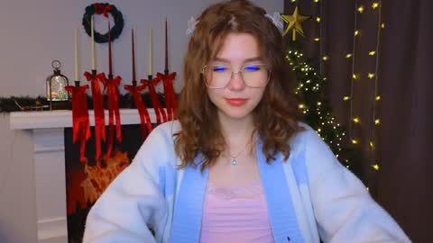 Snapshot of lisa_roses chatting on December 23, 2024, 12:14 am Lisa online show from December 23, 2024, 12:14 am