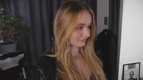 Elisabeth or Lisa online show from October 21, 2025, 8:20 pm