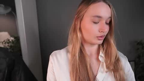 Elisabeth or Lisa online show from November 23, 2025, 8:41 pm