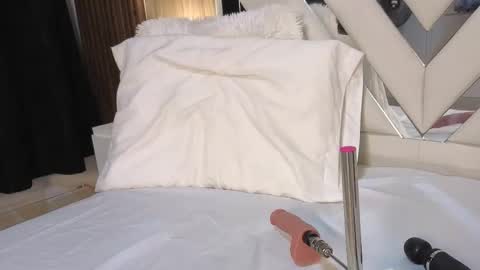 lisa_sweetas online show from February 12, 2026, 1:33 am