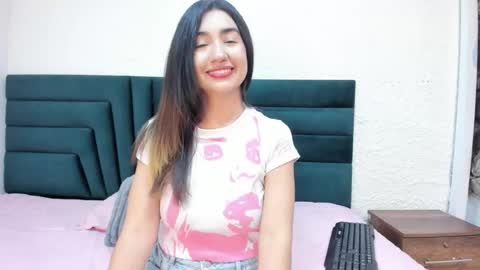 Snapshot of lisa_white_ chatting on December 23, 2025, 4:32 am lisa white online show from December 23, 2025, 4:32 am