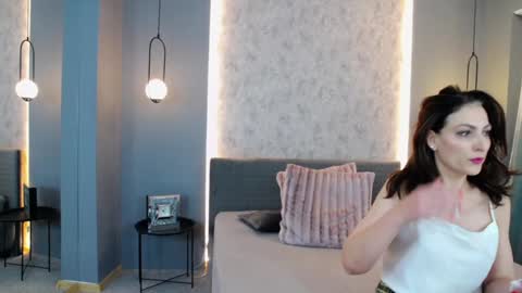 lisacroft online show from January 8, 2025, 8:38 am