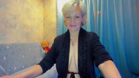 Lisasimsxs online show from November 3, 2025, 2:24 am