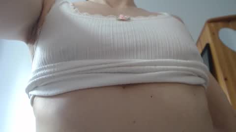 Snapshot of lisaskybaby chatting on June 10, 2026, 6:56 am Lisaskybaby online show from June 10, 2026, 6:56 am
