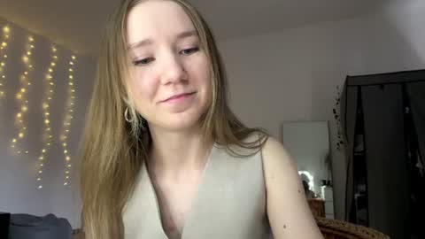 Snapshot of lisasmall chatting on June 11, 2026, 6:17 pm lisasmall online show from June 11, 2026, 6:17 pm