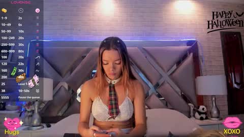 lisawalker_ online show from October 30, 2025, 3:35 pm