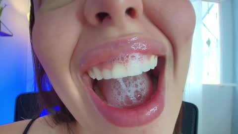 Lisbet online show from March 10, 2025, 7:18 pm