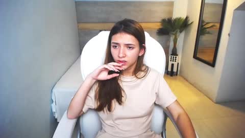 Liseth Fox online show from December 13, 2024, 1:15 am