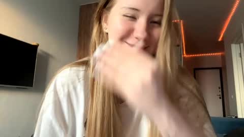 Snapshot of lisi_kiss_ chatting on May 21, 2026, 5:31 pm Aurora online show from May 21, 2026, 5:31 pm