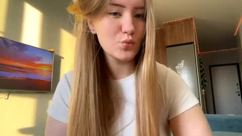 Snapshot of lisi_kiss_ chatting on May 23, 2026, 5:28 pm Aurora online show from May 23, 2026, 5:28 pm