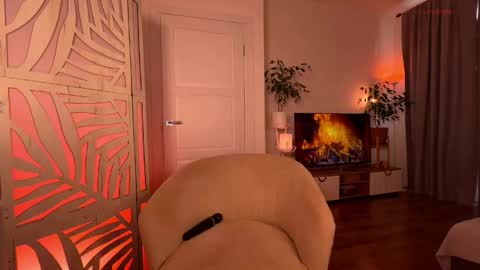 Lisa  online show from April 17, 2026, 11:02 am