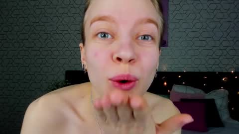 Snapshot of lissa_kitsune chatting on December 28, 2024, 2:32 pm Lissa online show from December 28, 2024, 2:32 pm