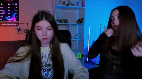 lissa_night online show from October 14, 2025, 7:47 pm