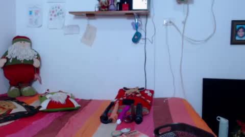 Snapshot of lissabear chatting on December 12, 2024, 2:15 am Sara Lucia online show from December 12, 2024, 2:15 am