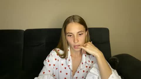 LUNA online show from October 9, 2025, 6:50 pm