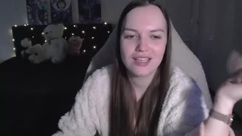 little__flowers online show from December 21, 2025, 7:59 am