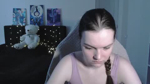 Snapshot of little__flowers chatting on July 4, 2026, 7:03 am little__flowers online show from July 4, 2026, 7:03 am