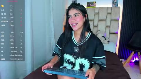 Sophie ---- connected from 1400 to 2100 Colombia time online show from November 1, 2025, 7:38 pm