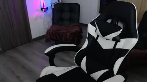 Amelie  online show from October 30, 2025, 4:25 am