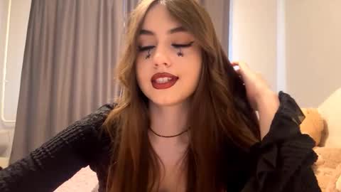 Snapshot of little_anioneta chatting on October 31, 2025, 4:02 am Catherine online show from October 31, 2025, 4:02 am