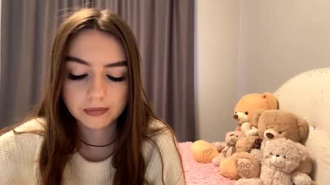 Snapshot of little_anioneta chatting on November 7, 2025, 3:17 am Catherine online show from November 7, 2025, 3:17 am