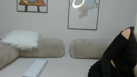 little_bye online show from November 5, 2025, 9:20 am