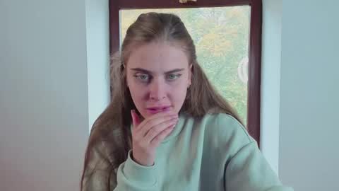 Snapshot of little_cu1tie chatting on October 17, 2025, 7:55 am Margo online show from October 17, 2025, 7:55 am