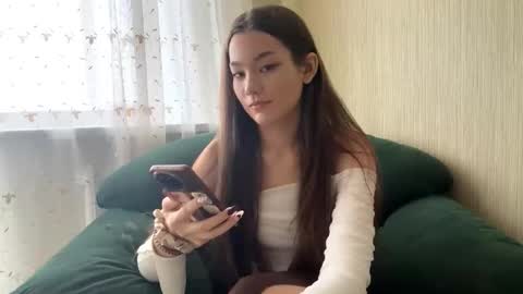 Viiola online show from October 13, 2025, 4:23 am